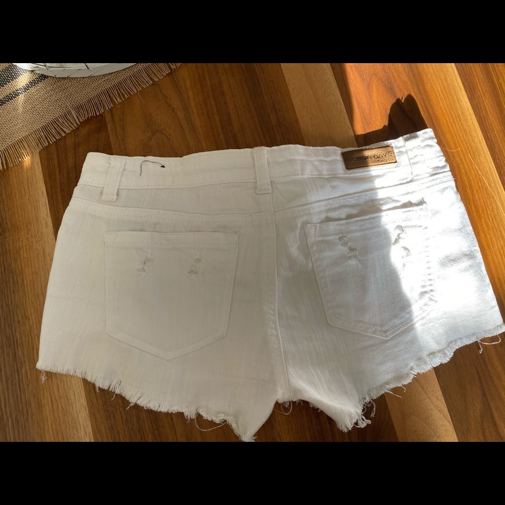 Shorts - Picture 3 of 3